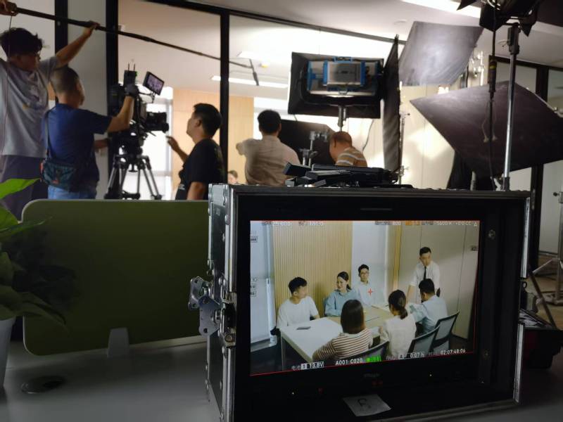 荷塘区TVC拍摄公司：科技产品视觉化大师，诠释未来感与功能美学
